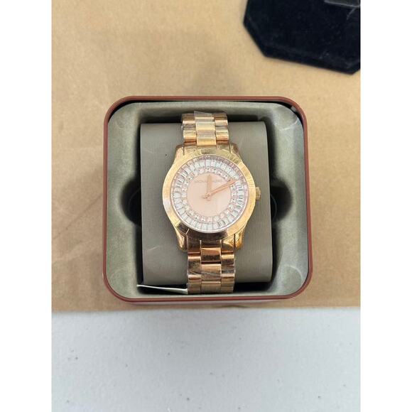 Michael Kors Runway MK6533 Ladies Watch With Rose Gold Dial - Picture 1 of 5